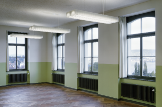 Die grossen Klassenräume bieten auch Platz für Gruppen- oder Werkstattunterricht (© Georg Aerni, Zürich)